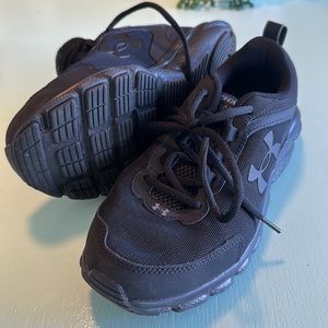 Under Armour charged black sneakers size 7 US
